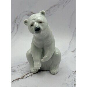 Lladro Resting Polar Bear #1208 White bear Spain Retired Vintage